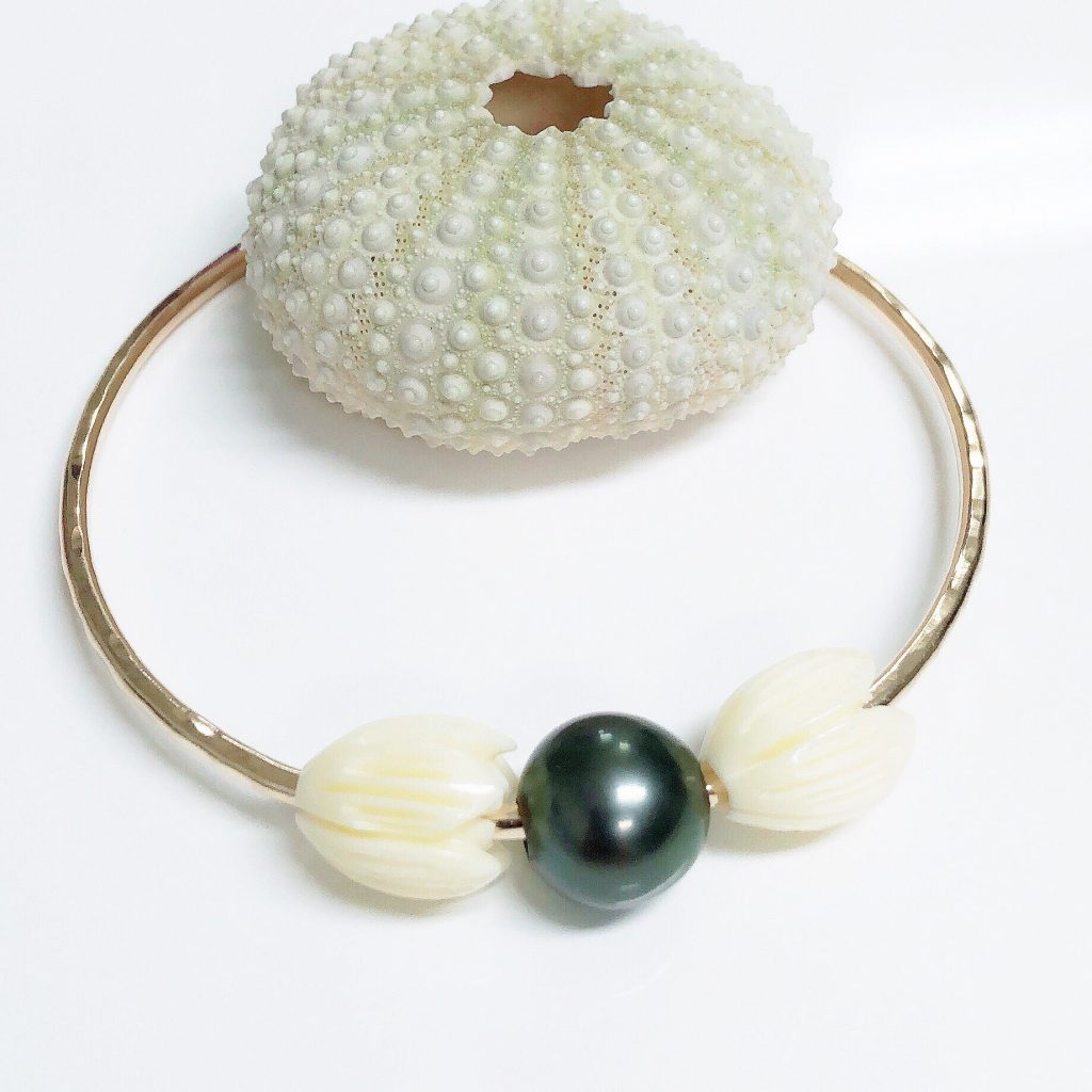 Bangle PAIGE- pikake & tahitian pearl (B434)