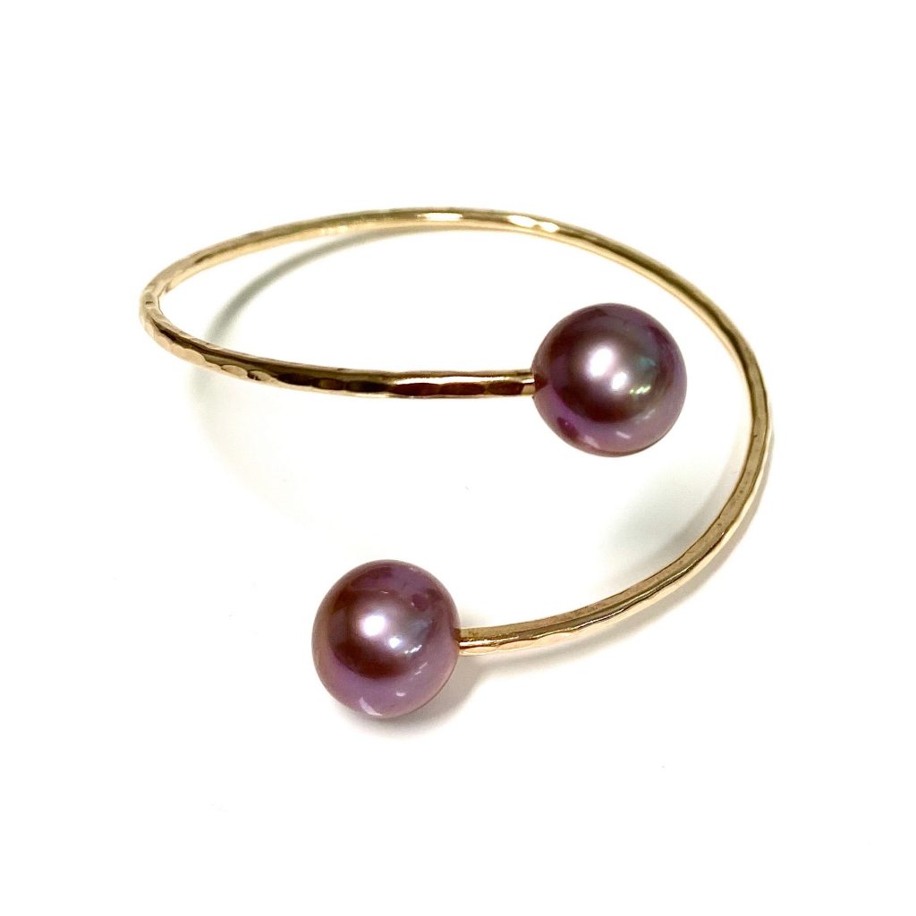 Cuff LEIA – purple Edison pearls