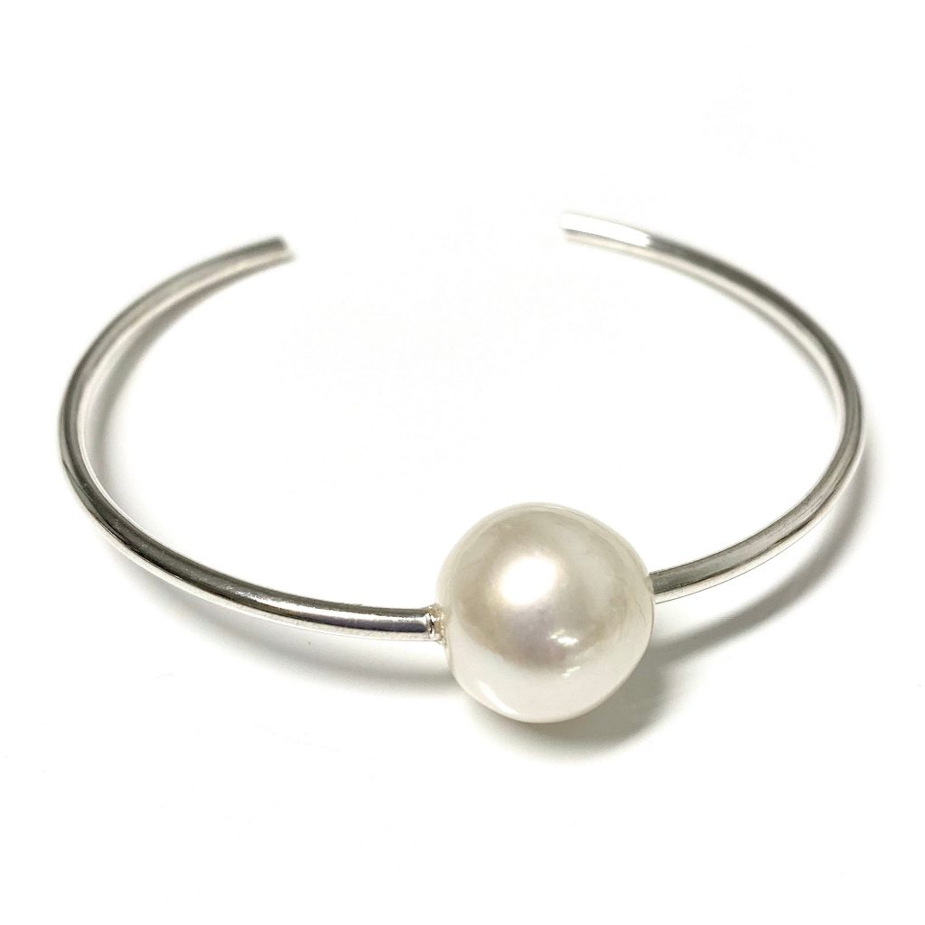 Cuff COCO – white pearl (B446)