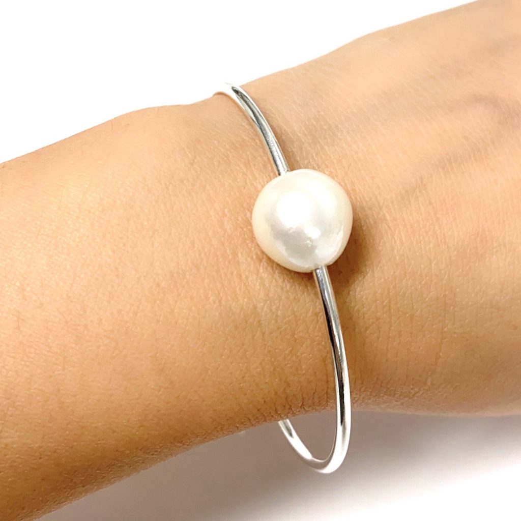 Cuff COCO – white pearl (B446)