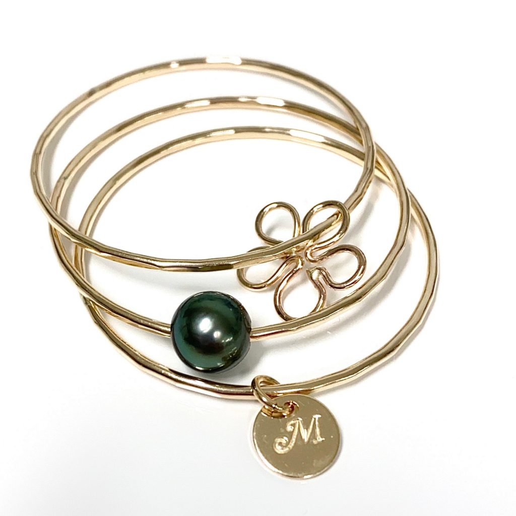 PUA bangles set – baby plumeria & tahitian pearl (B419)