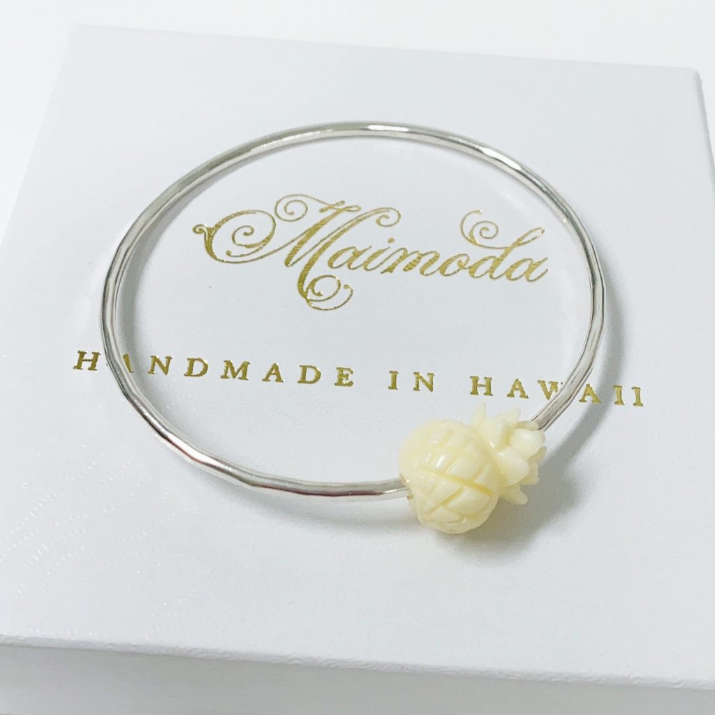 Pineapple bead bangle – resin pineapple (B427)