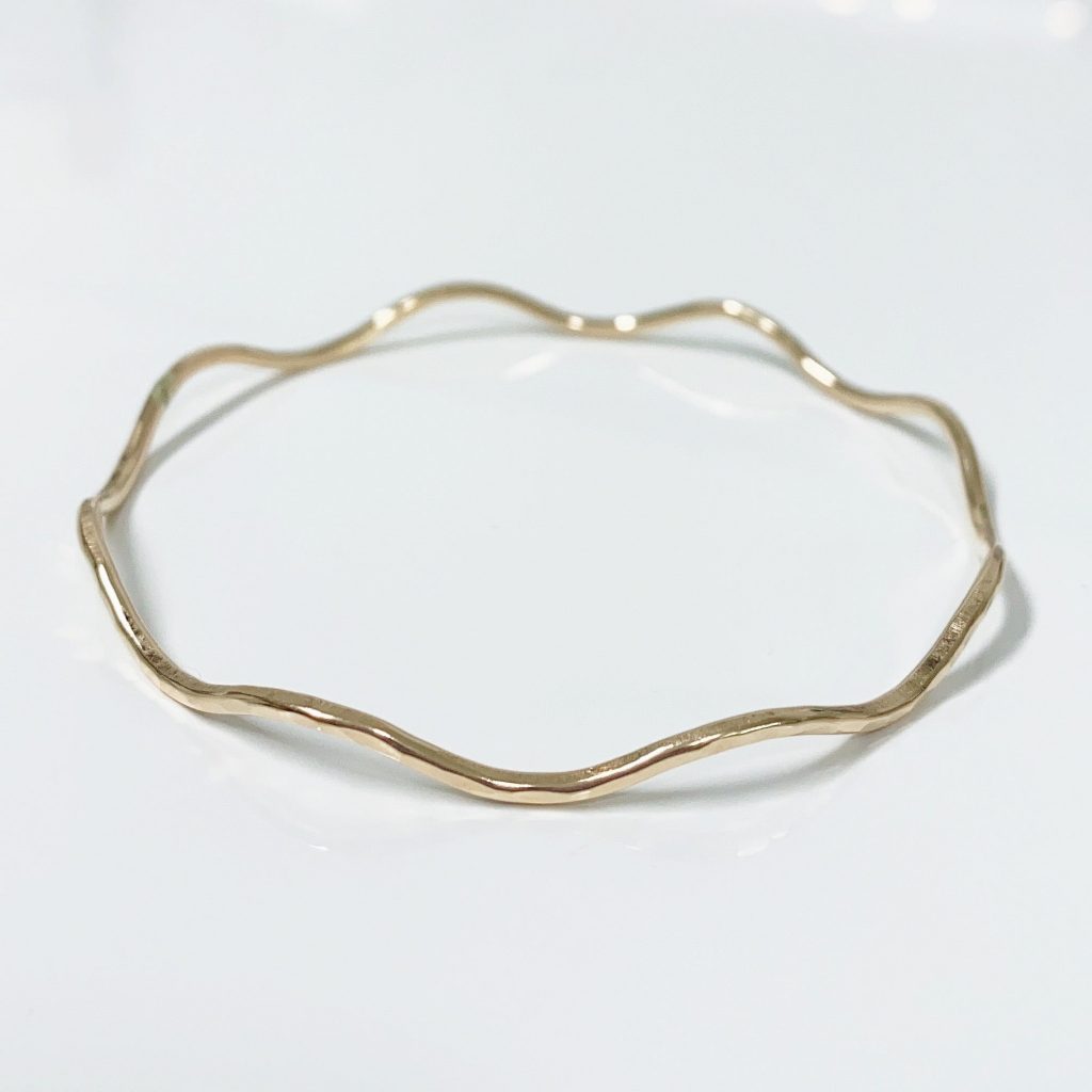 Bangle NOLA – Medium wave bangle (B439)